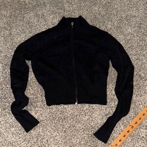 EUC AWNED BOUTIQUE MEDIUM Black Zip-Up Sweater CROP CUTE‎